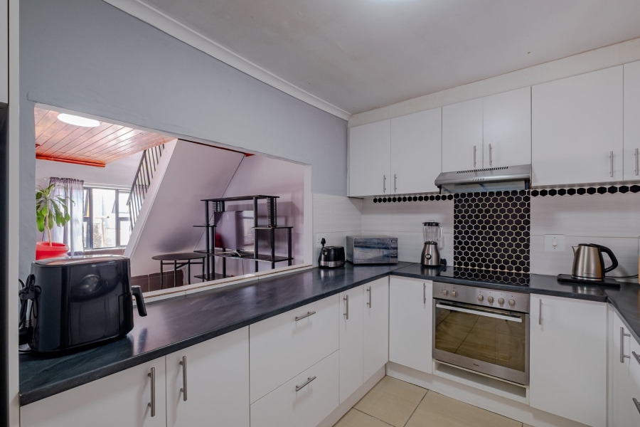 5 Bedroom Property for Sale in Lentegeur Western Cape